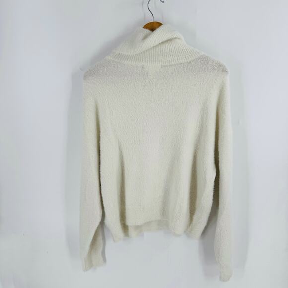 H&M Fuzzy Turtleneck Sweater Cream Soft Cozy Knit Long Sleeve Minimalist Size M - Picture 2 of 5